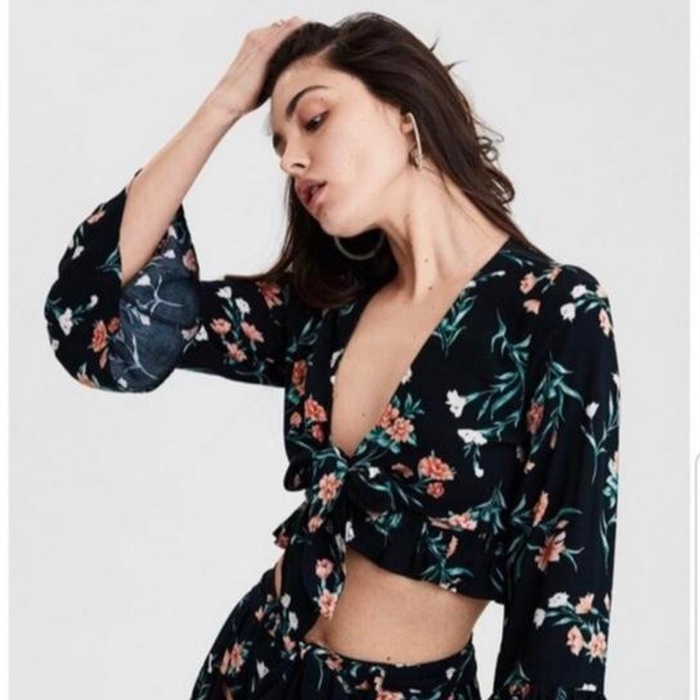 Women’s American Eagle Tie Front Floral Cropped Ruffle Bell Sleeve Blouse